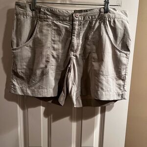 Columbia PFG fishing shorts